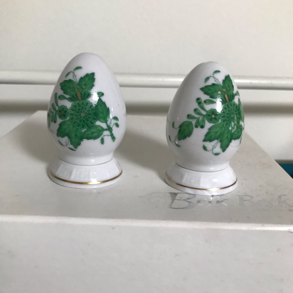 Herend Salt and pepper new Chinese Bouquet green .. no longer available
